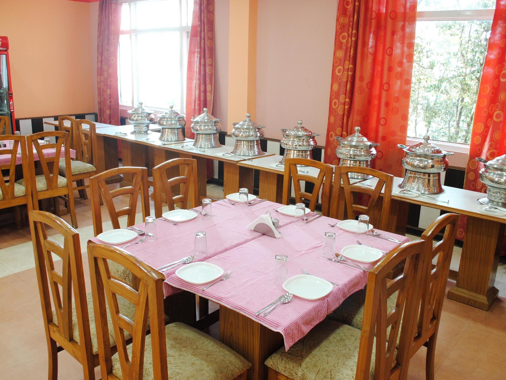 Clarks Inn Binsar Zewnętrze zdjęcie